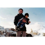 سیدمحمدرضا دستواره در کنار فرزندش | منبع: پایگاه اطلاع رسانی ستاد مرکزی راهیان نور کشور