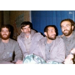 غلام‌رضا آزادی در کنار شهیدان خرازی و باکری | منبع: مشرق نیوز