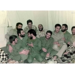 غلام‌رضا آزادی در کنار شهید کاوه | منبع: مشرق نیوز