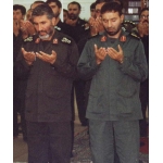 احمد کاظمی در کنار شهید طهرانی‌مقدم | منبع: دانشنامه اسلامی