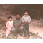 اسماعیل دقایقی در کنار فرزندانش | منبع: نوید شاهد