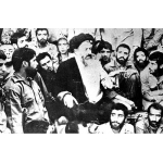 سیدمحمد بهشتی- در میان رزمندگان | منبع: مرکز بررسی اسناد تاریخی