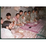 احمد کریمی در کنار رزمندگان