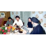 دیدار آیت‌الله خامنه‌ای با خانواده شهید  آشوری، جانی بت اوشانا در تاریخ ۱۳۶۵/۱۰/۱۱
